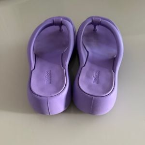 chinelo melissa plataforma lilas 152736330?action_source=76405&ref=home_home&rsp=1&rspix=1