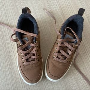 tenis nike air force marrom 33 34 144018367?action_source=31946&ref=home_home&rsp=1&rspix=1