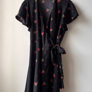 vestido transpassado laco de luxo preto 141820532?action_source=73496&ref=home_home&rsp=1&rspix=1