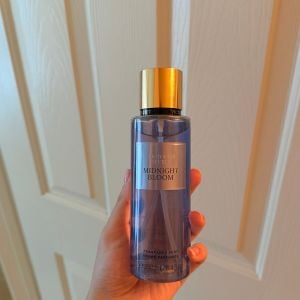body splash victoria s secret midnight bloom 144988903?action_source=76403&ref=home_home&rsp=1&rspix=1
