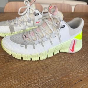 tenis nike free metcon 5 feminino 145192481?action_source=76398&ref=home_home&rsp=1&rspix=1