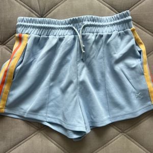 shorts feminino azul com listras laterais 146515559?action_source=74450&ref=home_home&rsp=1&rspix=1