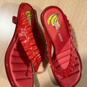 sandalia melissa ganni kitten heel vermelha 148191842?action_source=76405&ref=home_home&rsp=1&rspix=1