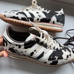 tenis adidas sl cow print 39 143531239?action_source=72470&ref=home_home&rsp=1&rspix=1