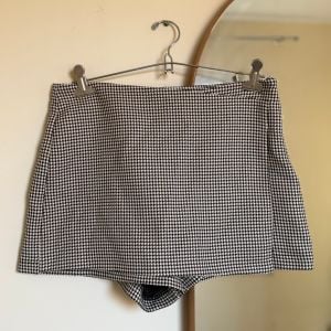 short saia zara pied de poule g 152499837?action_source=77221&ref=home_home&rsp=1&rspix=1