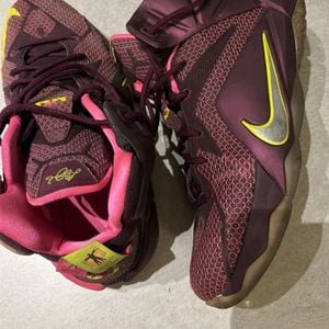 tenis nike lebron james rosa vinho 36tenis nike lebron james shoes original eua basquete sneaker ros 146942173?action_source=76398&ref=home_home&rsp=1&rspix=1