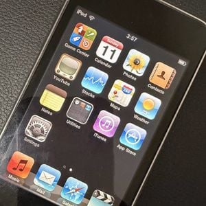 ipod touch 8gb 139501728?action_source=72998&ref=home_home&rsp=1&rspix=1