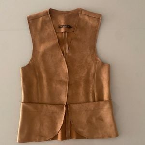 colete alfaiataria em camurca 128754599?action_source=68477&ref=home_home&rsp=1&rspix=1