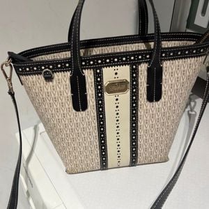 bolsa victor hugo vivatti bege e preta 147757852?action_source=72470&ref=home_home&rsp=1&rspix=1
