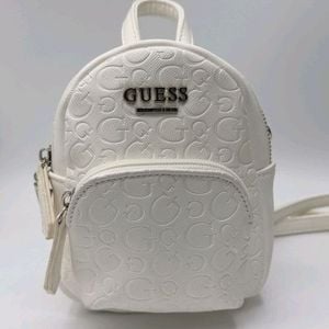 bolsa crossbody guess g cube branca 140267260?action_source=70655&ref=home_home&rsp=1&rspix=1