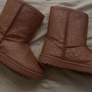bota inverno rosa com brilhos 133224508?action_source=71711&ref=home_home&rsp=1&rspix=1