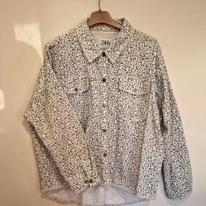 jaqueta zara oversized animal print g 140097389?action_source=67222&ref=home_home&rsp=1&rspix=1