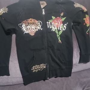 agasalho ed hardy preto 143888264?action_source=72701&ref=home_home&rsp=1&rspix=1