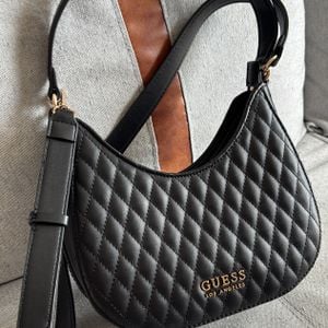 bolsa preta com alca de mao e longa marca guess nova 128924134?action_source=70655&ref=home_home&rsp=1&rspix=1