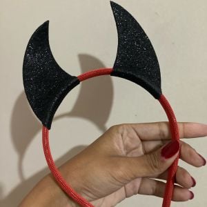 tiara de diabinha arquinho fantasia carnaval preto e vermelho acessorios feminino 96727377?action_source=67456&ref=home_home&rsp=1&rspix=1