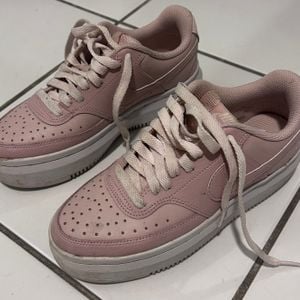 tenis nike court vision plataforma 35 146680349?action_source=31946&ref=home_home&rsp=1&rspix=1
