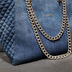 bolsa guess nikki shopper chain denim 117212843?action_source=76594&ref=home_home&rsp=1&rspix=1