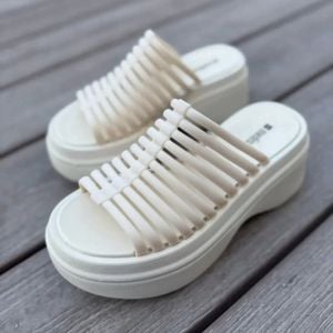 melissa pop platform bege 35 150635949?action_source=76405&ref=home_home&rsp=1&rspix=1