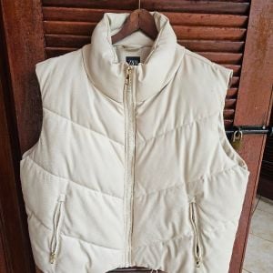 colete zara inverno alcochoado 138334161?action_source=70094&ref=home_home&rsp=1&rspix=1