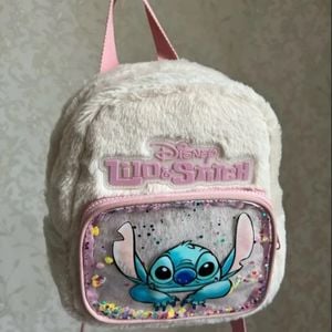 mochila pelucia stitch zara 127066858?action_source=66794&ref=home_home&rsp=1&rspix=1