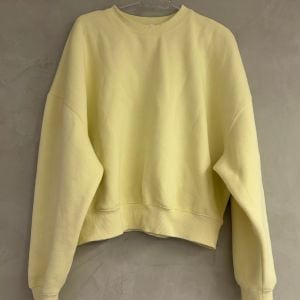 conjunto moletom zara amarelo p 153288678?action_source=77124&ref=home_home&rsp=1&rspix=1