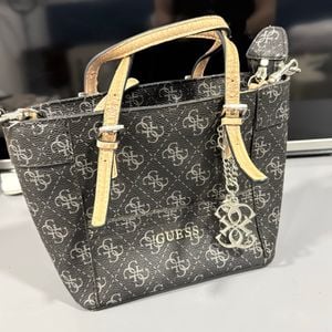 bolsa guess 136739237?action_source=71545&ref=home_home&rsp=1&rspix=1