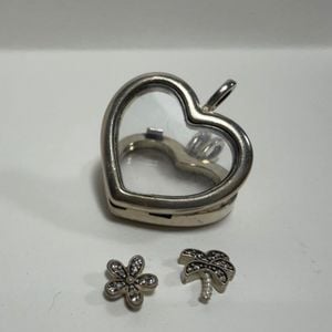 colar pandora floating locket coracao prata 152116067?action_source=67326&ref=home_home&rsp=1&rspix=1