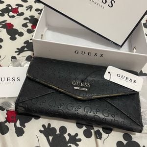 carteira guess buoso slg preta 140033393?action_source=70655&ref=home_home&rsp=1&rspix=1