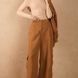 calca utilitaria cargo dress to caramelo pp 139230400?action_source=69863&ref=home_home&rsp=1&rspix=1