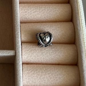 charm pandora 21 anos 133025686?action_source=67326&ref=home_home&rsp=1&rspix=1