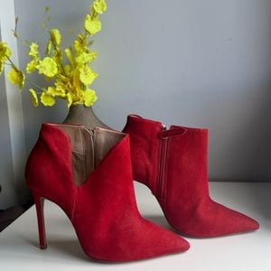 ankle boot schutz bico fino salto alto vermelha 140130202?action_source=72470&ref=home_home&rsp=1&rspix=1