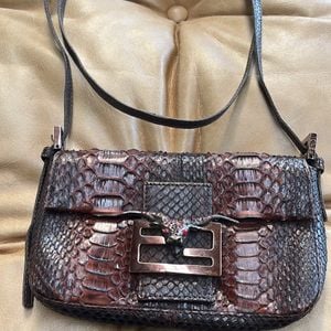 bolsa fendi baguette python marrom edicao limitada 147458109?action_source=72470&ref=home_home&rsp=1&rspix=1