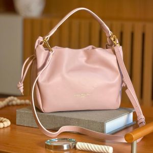 bolsa luiza barcelos couro rosa 152707868?action_source=77487&ref=home_home&rsp=1&rspix=1