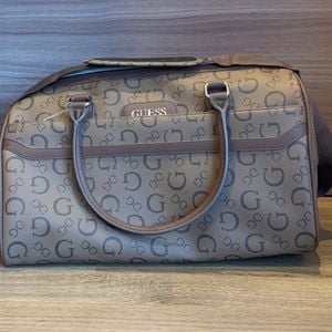 bolsa de viagem grande da guess marrom cor cacau 80045308?action_source=76594&ref=home_home&rsp=1&rspix=1