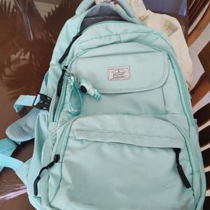 mochila escolar 134880876?action_source=67388&ref=home_home&rsp=1&rspix=1