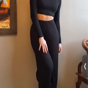 blusa de la cropped preta bershka tamanho p 127901407?action_source=71711&ref=home_home&rsp=1&rspix=1