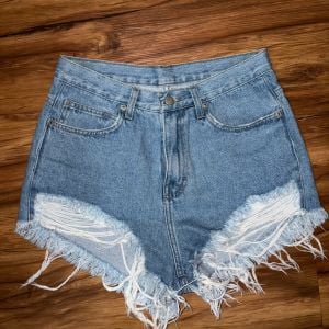 shorts jeans farm cintura alta 38 152436803?action_source=76858&ref=home_home&rsp=1&rspix=1