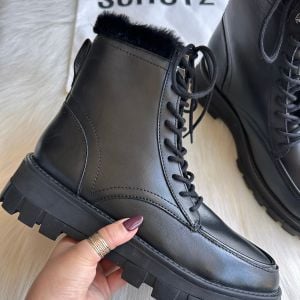 bota schutz preta pelinhos 144950689?action_source=67222&ref=home_home&rsp=1&rspix=1