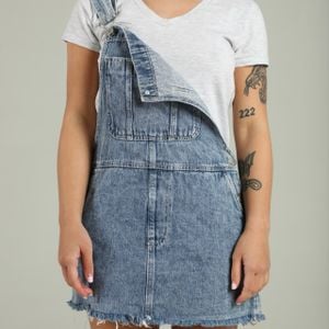 jardineira curta jeans 106523266?action_source=68872&ref=home_home&rsp=1&rspix=1