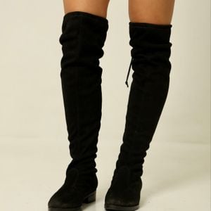 bota preta over the knee 114352544?action_source=71711&ref=home_home&rsp=1&rspix=1