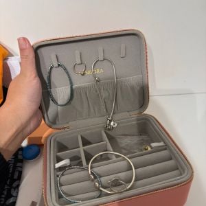 porta joias pandora 126197778?action_source=67326&ref=home_home&rsp=1&rspix=1