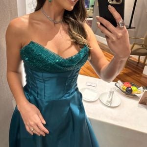 vestido de festa verde escuro 94322975?action_source=66827&ref=home_home&rsp=1&rspix=1