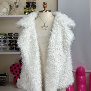 colete de pelo aeropostale tamanho p 129766152?action_source=70688&ref=home_home&rsp=1&rspix=1