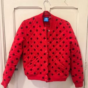 jaqueta adidas bomber poa vermelha 152144846?action_source=75473&ref=home_home&rsp=1&rspix=1