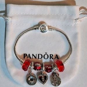 pulseira de prata com berloques 141684813?action_source=67326&ref=home_home&rsp=1&rspix=1