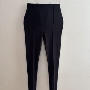 legging zara montaria preta p com pezinho 151153253?action_source=76396&ref=home_home&rsp=1&rspix=1