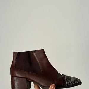 bota marrom couro e strass 150674949?action_source=77487&ref=home_home&rsp=1&rspix=1