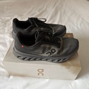 tenis on running preto 148305431?action_source=76398&ref=home_home&rsp=1&rspix=1