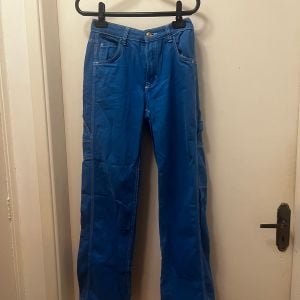 calca bershka azul 34 138264958?action_source=69599&ref=home_home&rsp=1&rspix=1