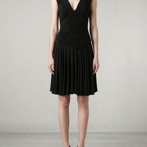vestido versace jeans preto 147841205?action_source=74549&ref=home_home&rsp=1&rspix=1